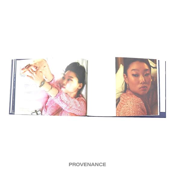 🔴 CHANEL Fine Jewelry Look Book - Hardcover Navy - Picture 10 of 11